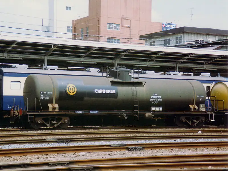 Taki_23375_(Sekiyu-Niyaku)_op_station_Soga.jpg