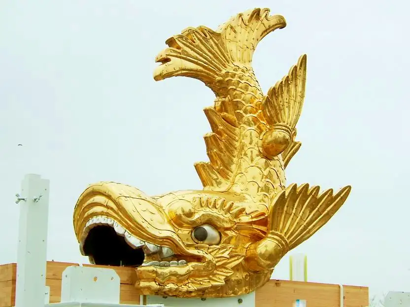 Nagoya_Castle_Golden_Shachi-Hoko_Statue01.jpg