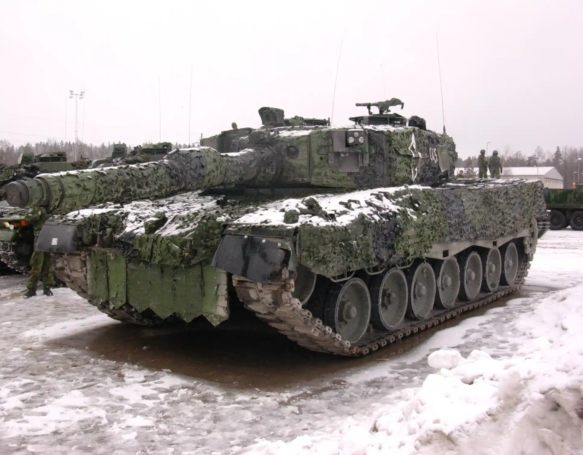 Stridsvagn_121_%28Swedish_Leopard_2A4%29.jpg