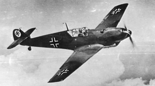 Messerschmitt_Bf_109B-2_in_flight_c1938.jpg