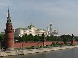 275px-Moscow_Kremlin_from_Kamenny_bridge.jpg