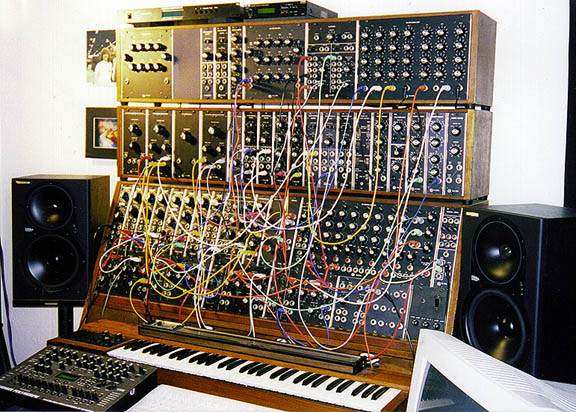moog_synthesizer.jpg