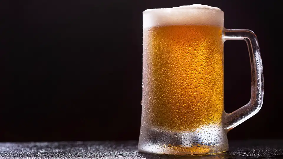 https://www.lifehacker.jp/2017/09/170902-pour-a-foamier-beer-to-minimize-stomach-bloat.html