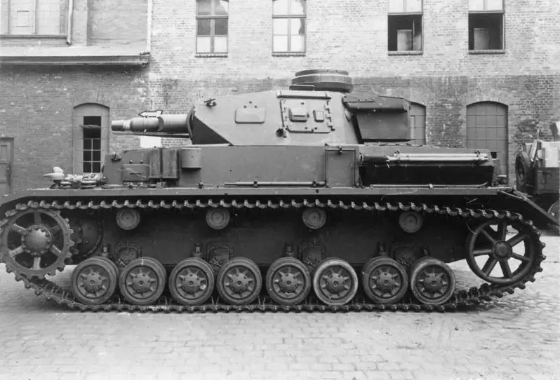 Bundesarchiv_Bild_146-1979Anh.-001-10%2C_Panzer_IV%2C_Ausf._F-1.jpg