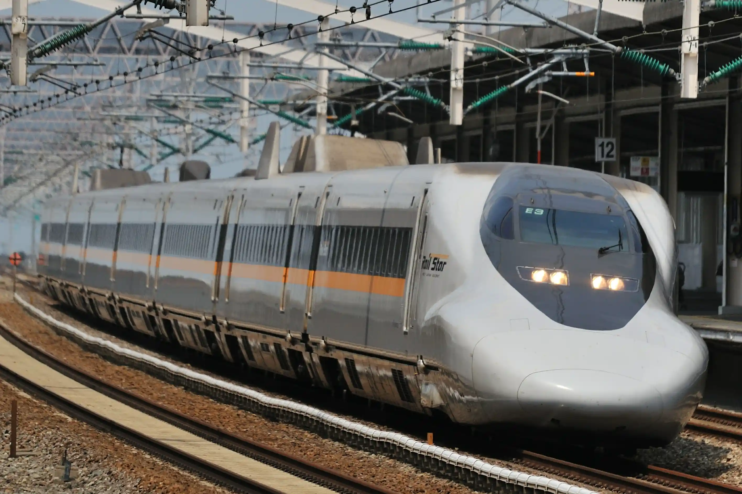 Takeshi Kuboki - Shinkansen 700 Rail Star, CC 表示 2.0, https://commons.wikimedia.org/w/index.php?curid=31858298による