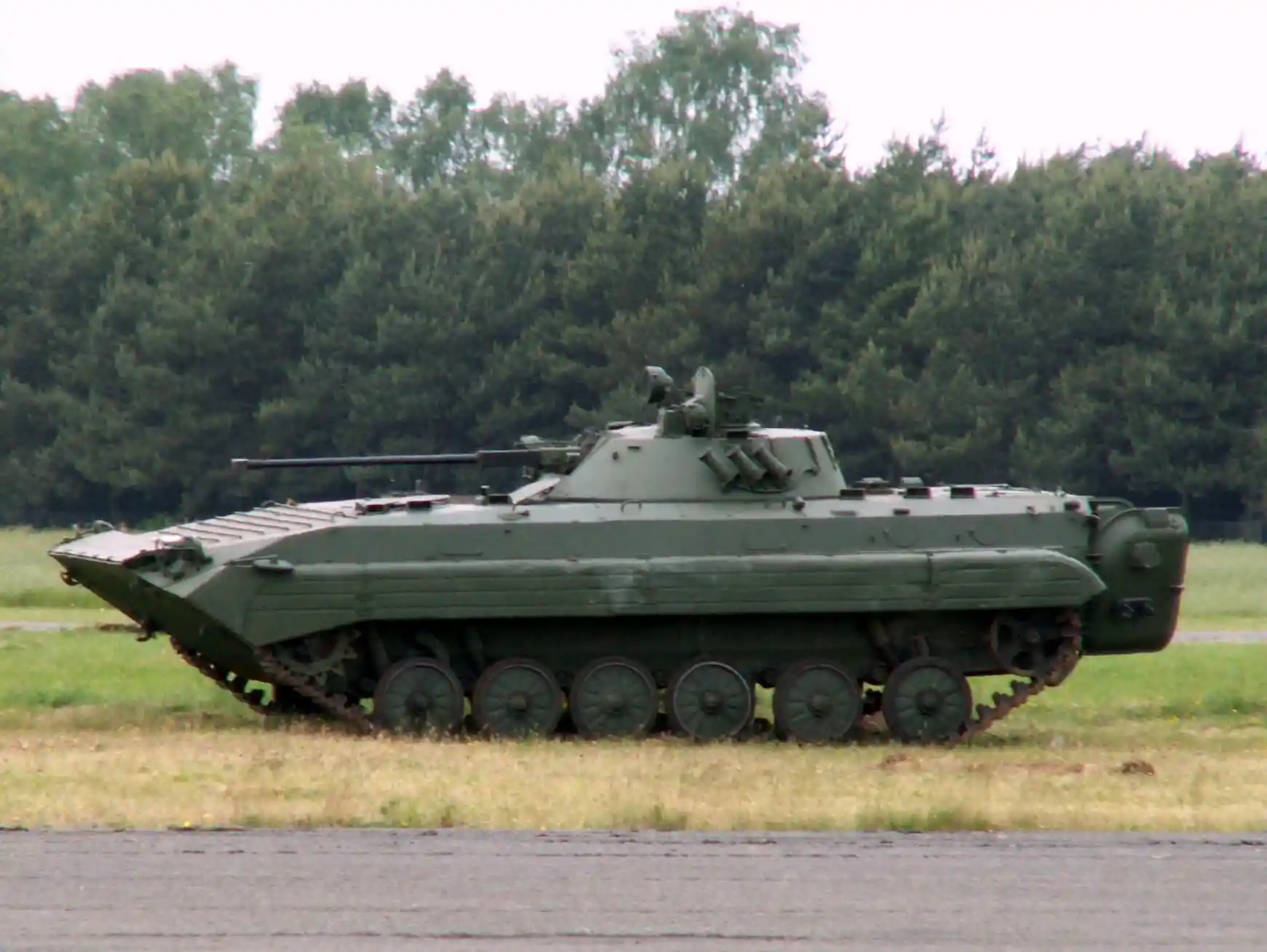 BMP-2_tank_at_the_Open_landmachtdagen_2010.jpg