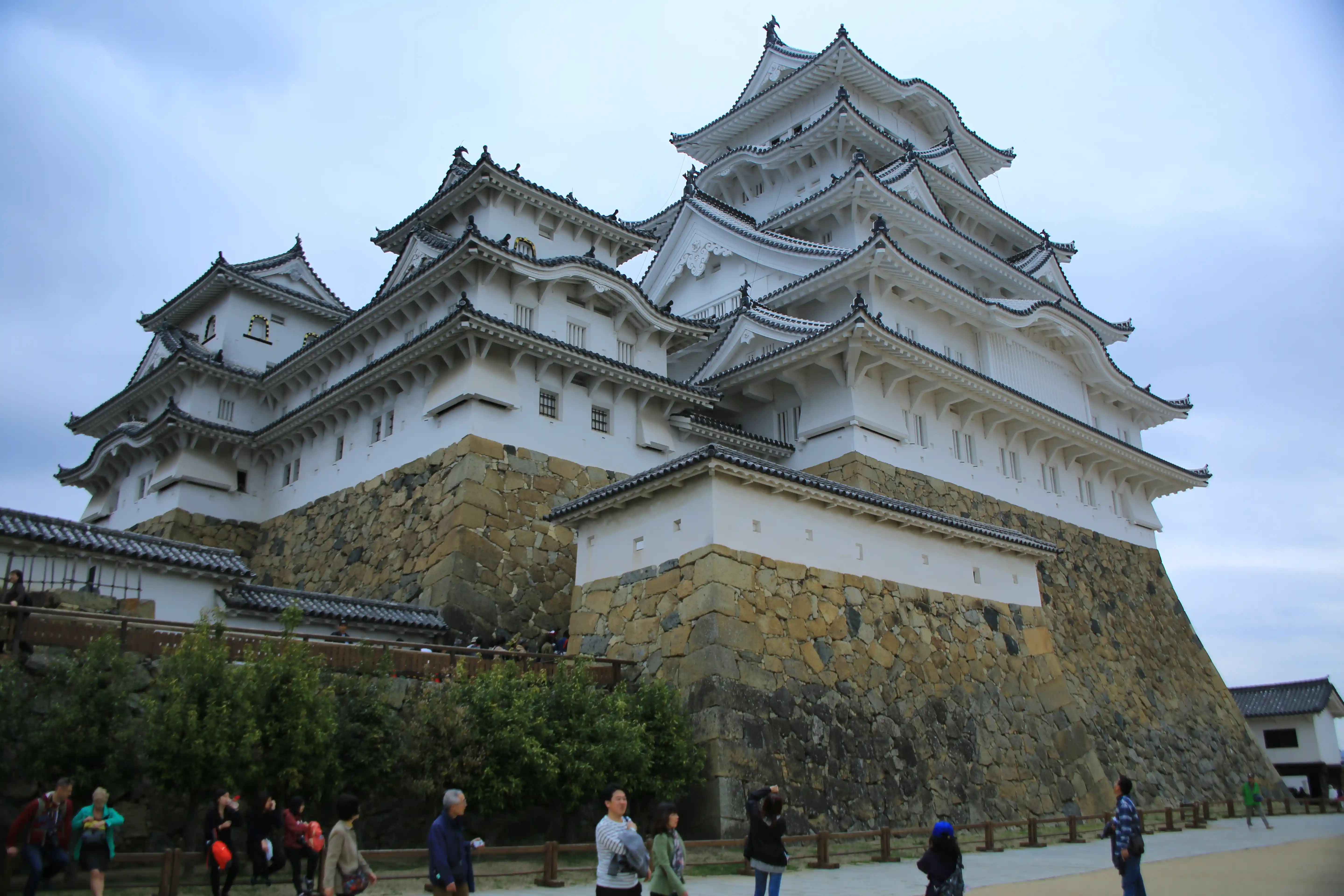 YouTube World Tourの日本のお城のモデルと思われる姫路城連立天守