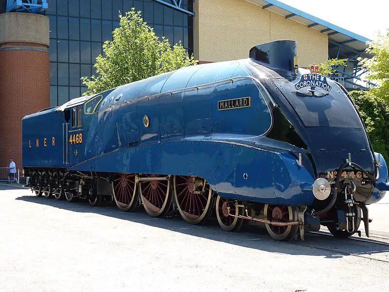 クラスA4蒸気機関車（マラード）