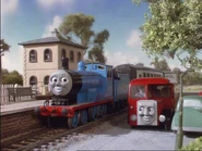 第2シーズンのアッパー・ブレンダム駅でバーティーに謝罪するエドワード