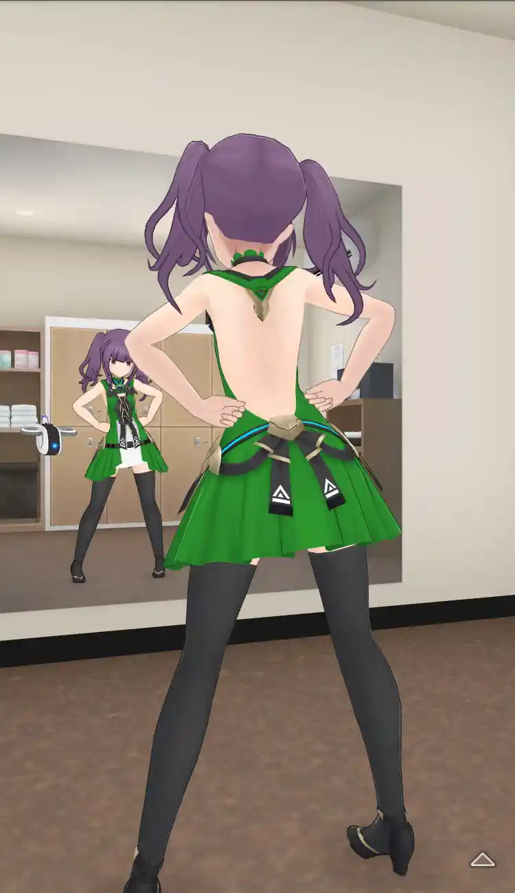 衣装_Vチップ／緑_全身後.jpg