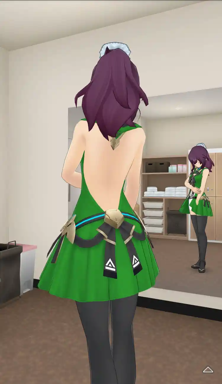 衣装_Vチップ／緑_全身後.jpg