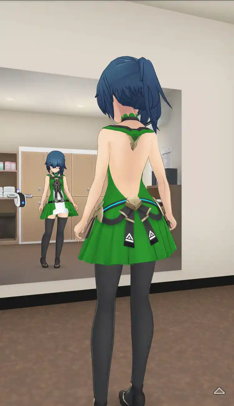衣装_Vチップ／緑_全身後.jpg