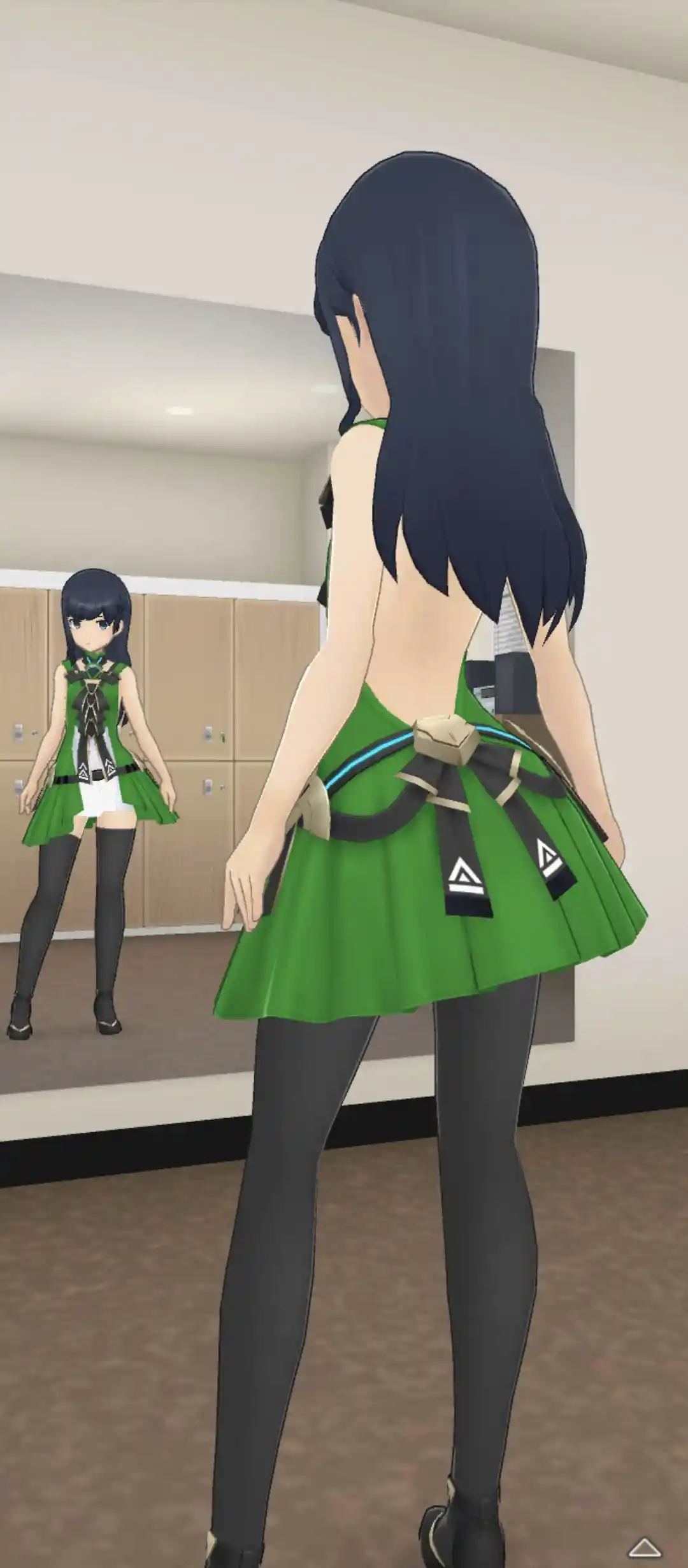 衣装_Vチップ／緑_全身後.jpg