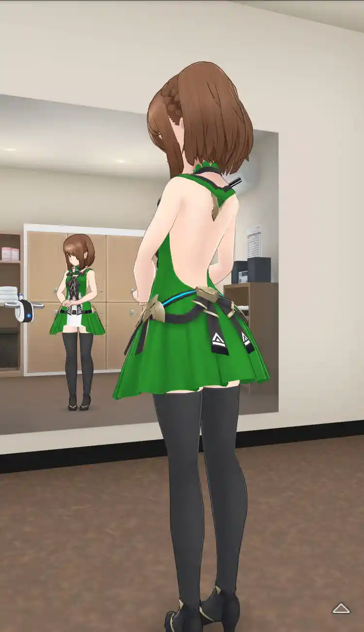 衣装_Vチップ／緑_全身後.jpg