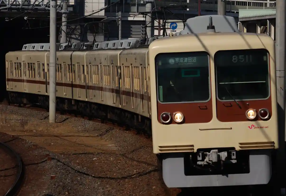 Shin-Keisei_Railway_8000_Series_8512_20210122.jpg