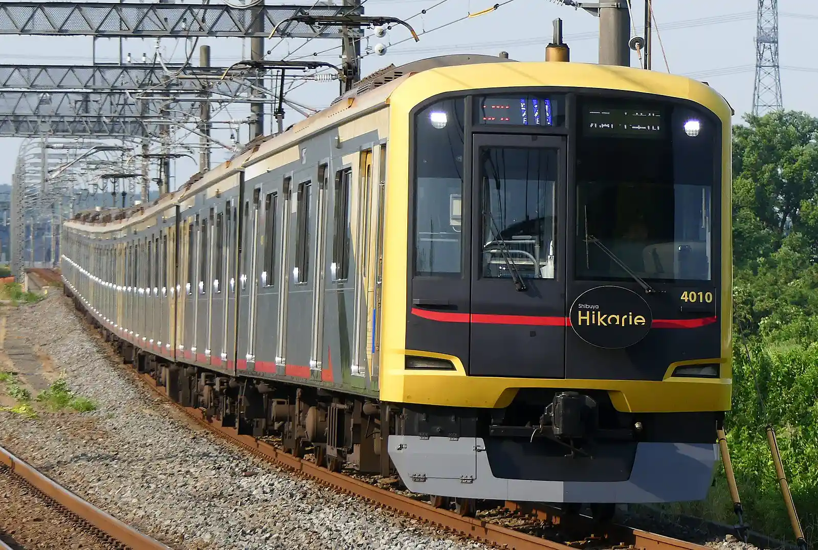 1599px-Tobu-Tojo-Line-SeriesTokyu5000-4010F.jpg