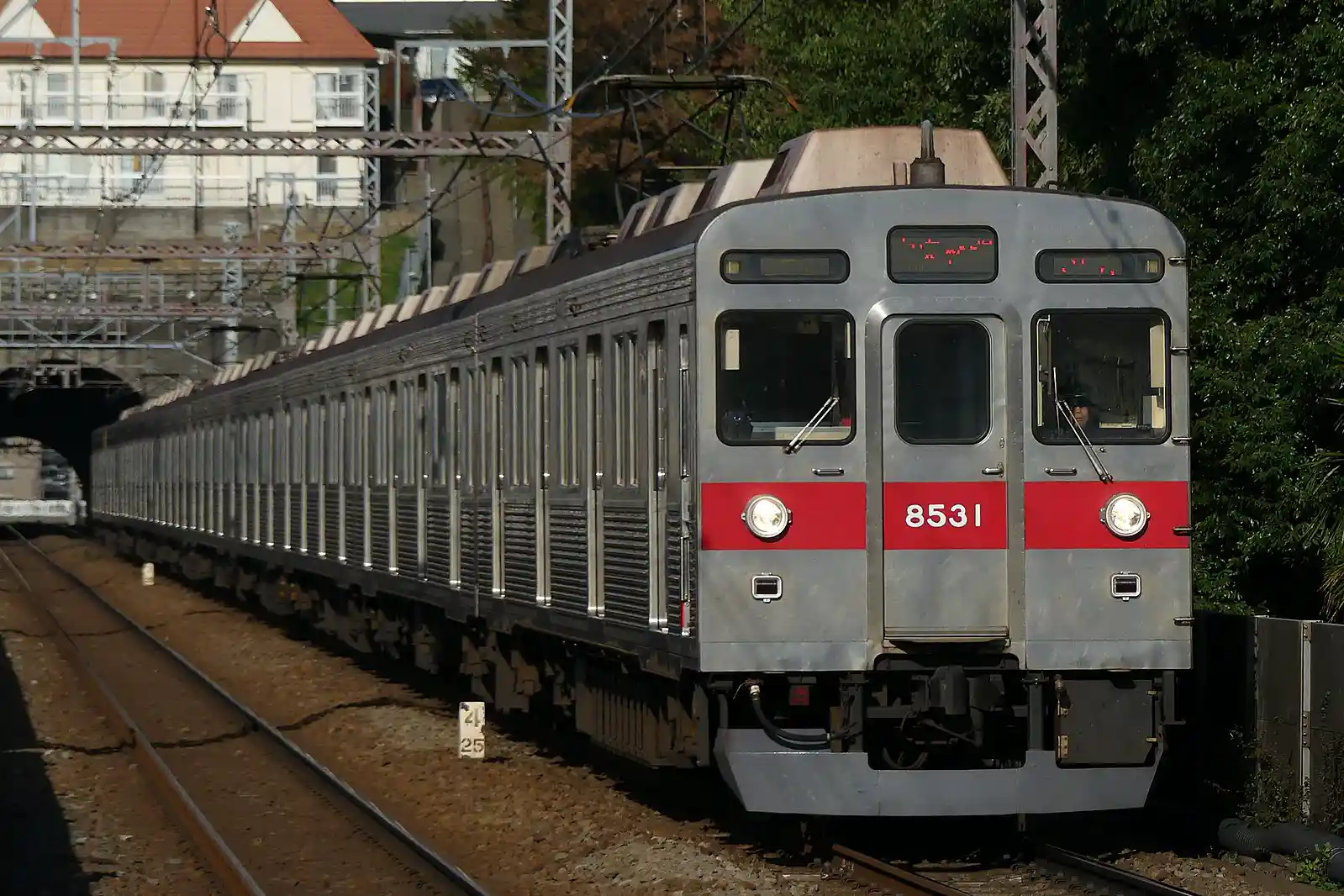 1599px-東急8500系.jpg