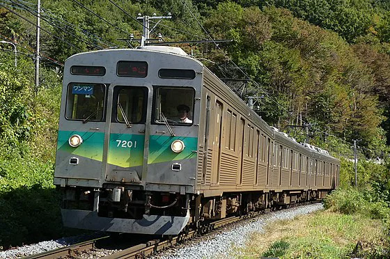 560px-Chichibu-Series7201.jpg