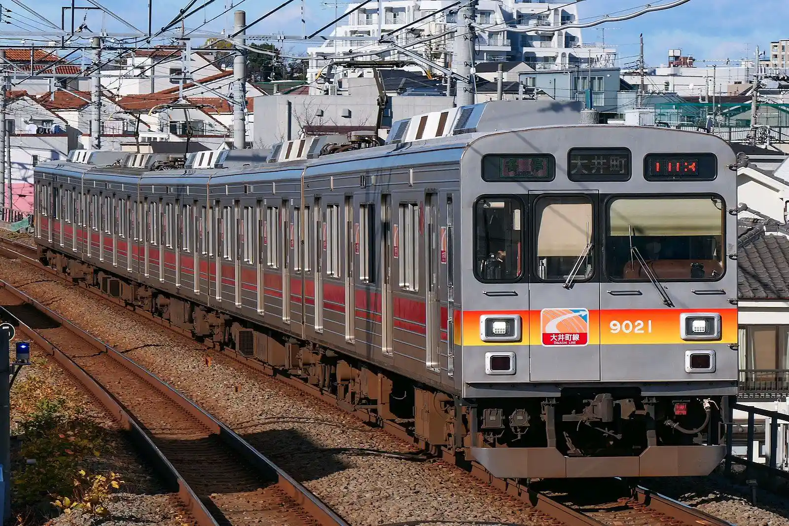 Tokyu-Oimachi-Line_Series9020-9021.jpg