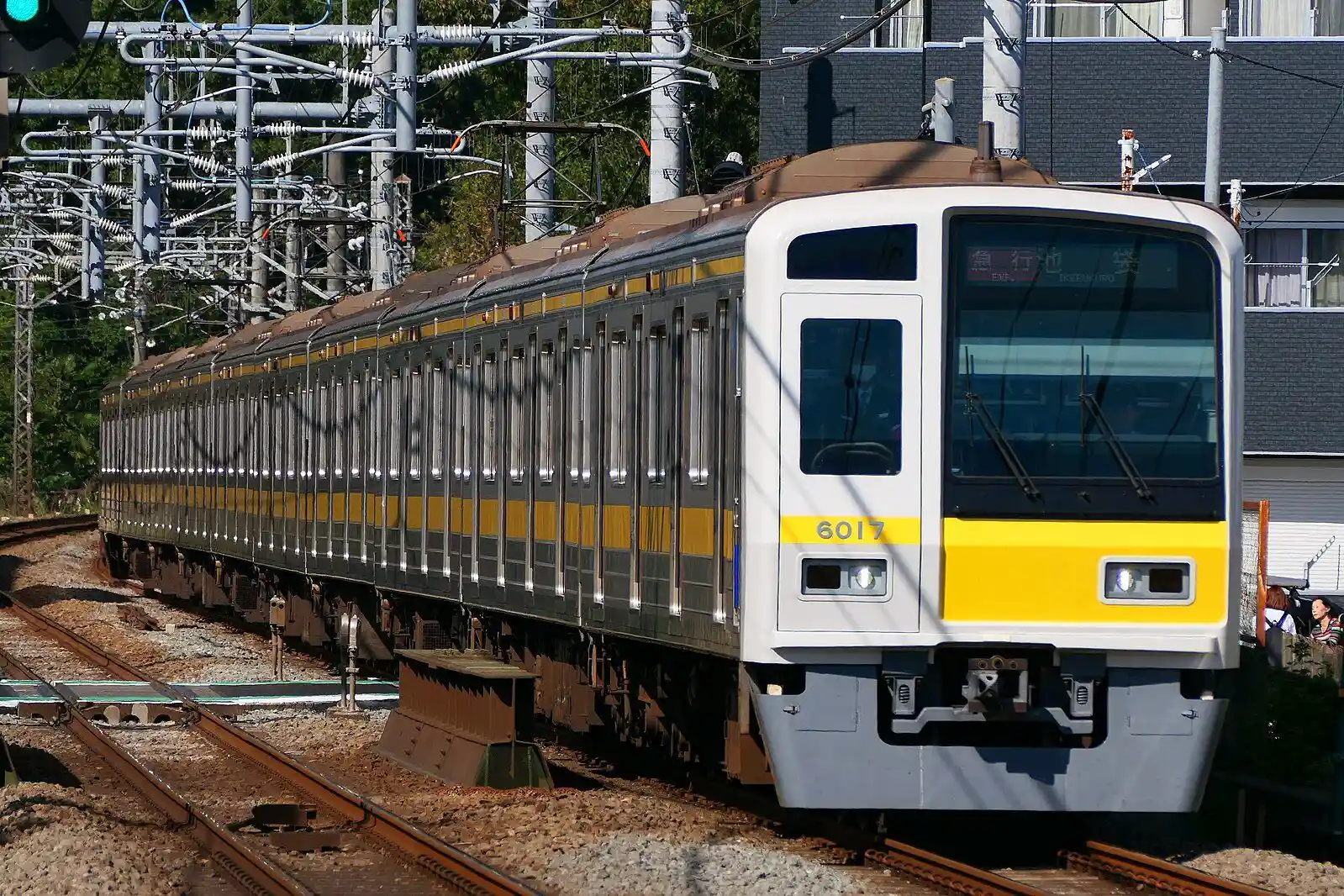 Seibu-Series6000-6117F_Yellow.jpg