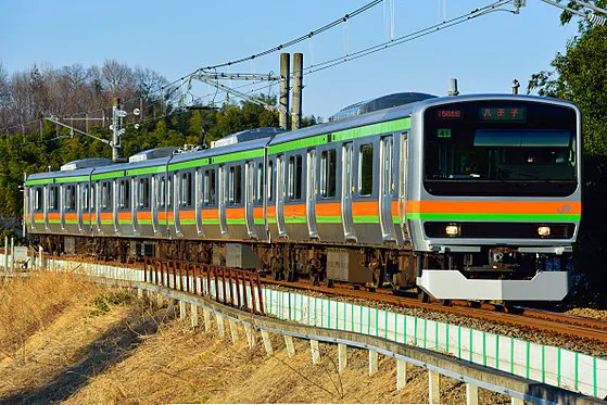 560px-JR_East_E231-3000_series_Hachikō_Line_20180302_0.jpg