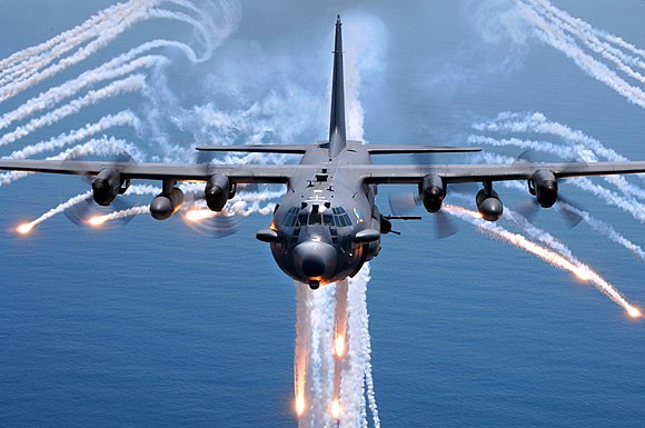580px-AC-130H_Spectre_jettisons_flares.jpg