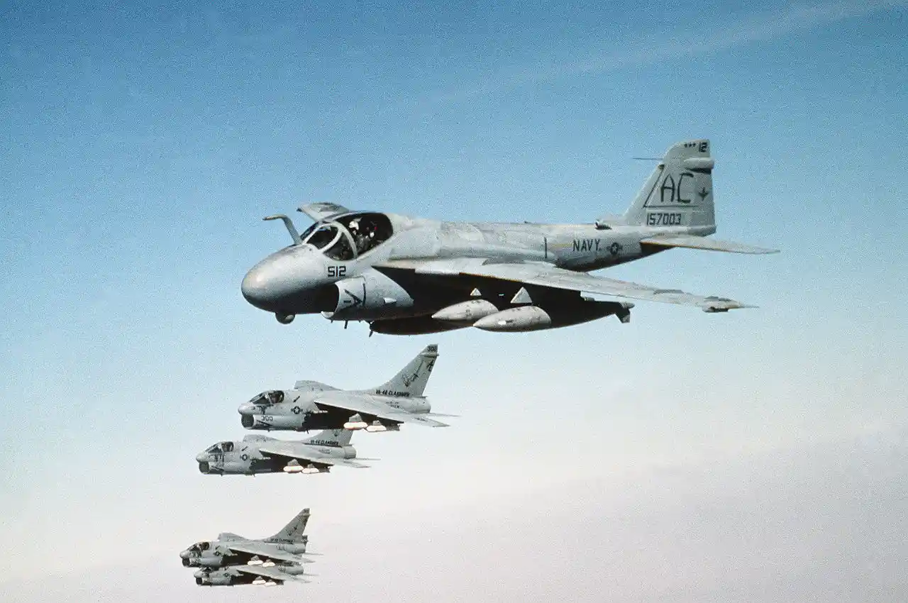 1280px-A-6E_VA-75_A-7E_VA-46_Desert_Storm_1991.jpg