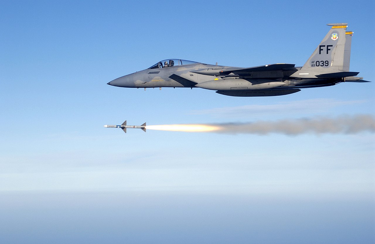 1280px-USAF_F-15C_fires_AIM-7_Sparrow.jpg