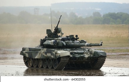 t90-russian-main-battle-tank-260nw-64302055.jpg