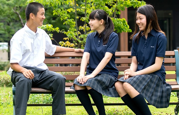 麻布大学附属高等学校の制服類-