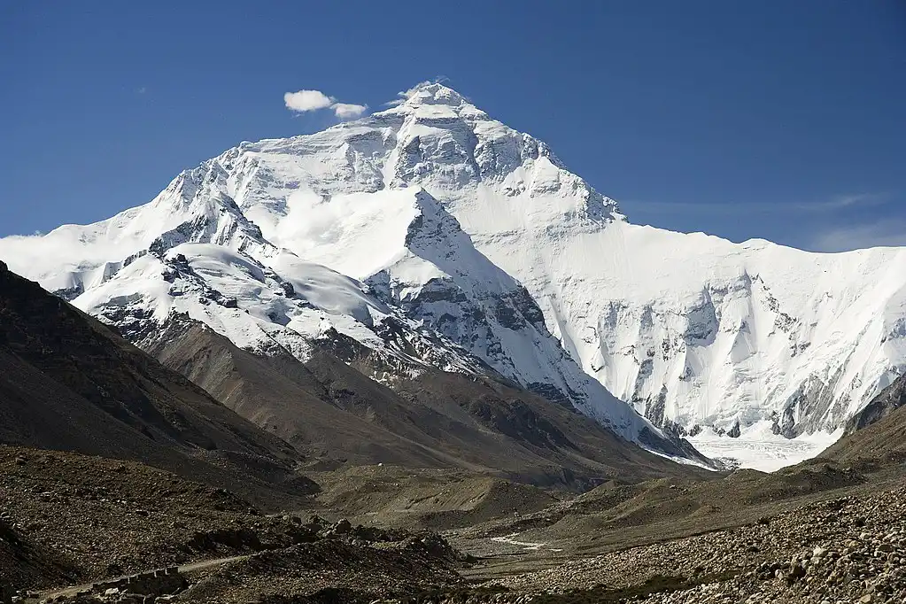 1024px-Everest_North_Face_toward_Base_Camp_Tibet_Luca_Galuzzi_2006.jpg