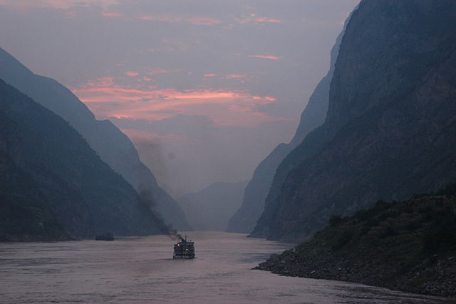 640px-Dusk_on_the_Yangtze_River.jpg