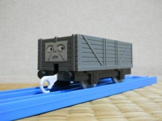 プラレールの灰色のいじわる貨車2（ちょい怒り顔）