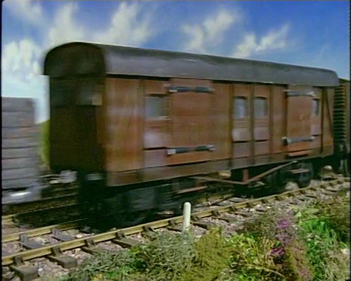 TV版第1シーズンの多目的有蓋貨車（ボギー軸）