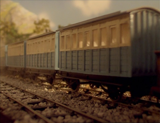 TV版第4シーズンの高山鉄道の青い客車