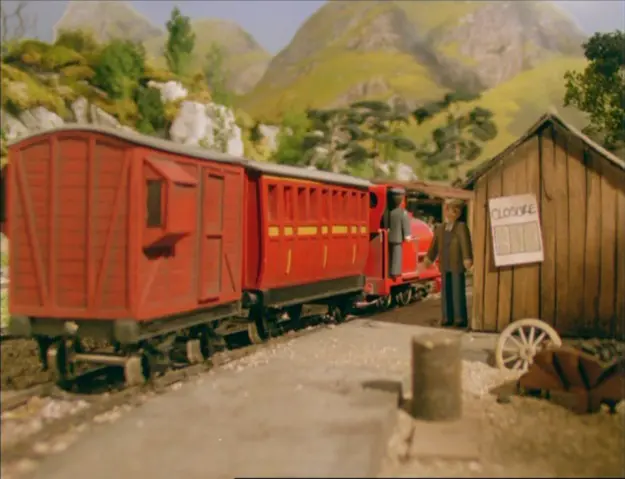 第4シーズン（ガミガミじいさん）で赤色の客車を牽引しているスカーロイ