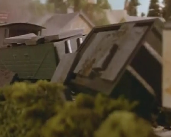 TV版第2シーズンの脱線したスレートの貨車