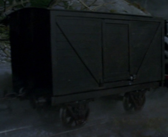 TV版第6シーズンのノーム人形を積んだ有蓋貨車
