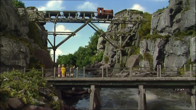 TV版第10シーズンの古い木製の橋