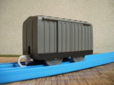 プラレールの灰色の屋根つき貨車