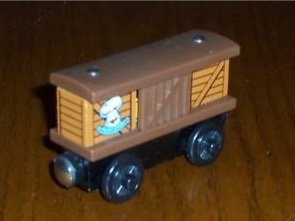 木製レールシリーズのミスター・ジョリーの屋根つき貨車