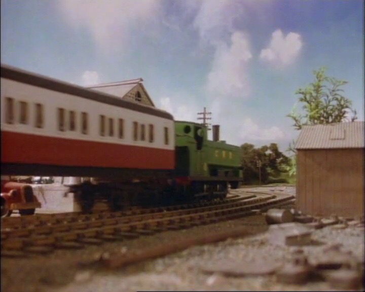 TV版第2シーズンの急行客車（赤）2