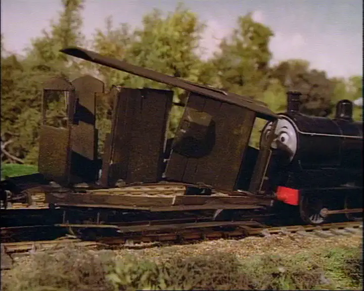 壊れかけた茶色のイギリス国鉄の20トンブレーキ車