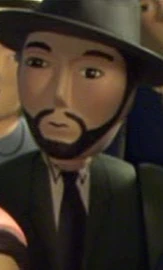 TV版第11シーズンの黒い帽子と髭の男性