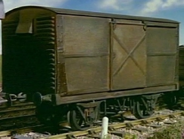TV版第1シーズンのロンドン・ミッドランド・アンド・スコティッシュ鉄道の12トン有蓋貨車3
