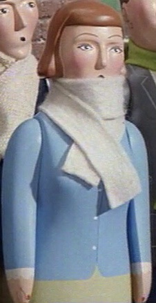TV版第3シーズンの水色のカーディガンを着た女性