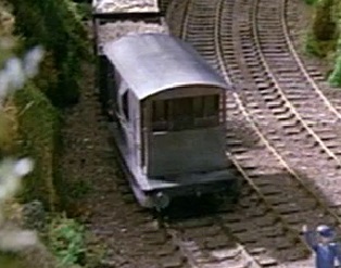 TV版第1シーズンの灰色のイギリス国鉄の20トンブレーキ車9
