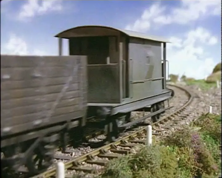 TV版第1シーズンの灰色のイギリス国鉄の20トンブレーキ車12