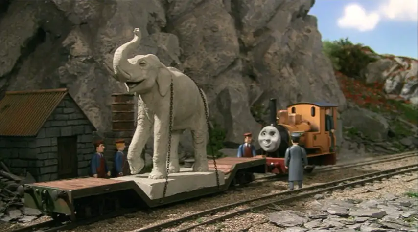 TV版第7シーズンの象の彫刻を載せた低床式貨車