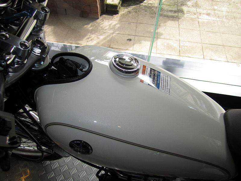 Yamaha_SR400_2014_Fuel_Tank.JPG Yamaha_SR400_2014_Fuel_Tank.JPG